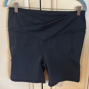 High-waisted PureLuxe Crossover 6” Bike Shorts